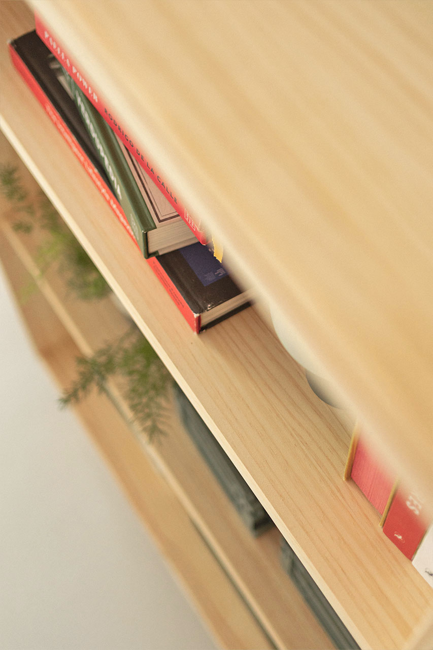 Imagen de ambiente 2 para:Aparador con librer&iacute;a de madera natural